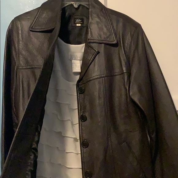 White Ruffle Sleeveless Blouse - Picture 3 of 10